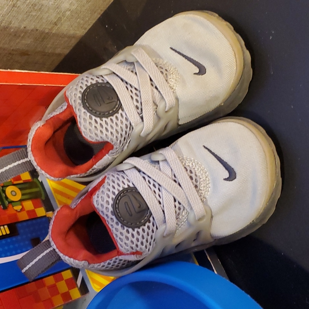 Toddler Nike's